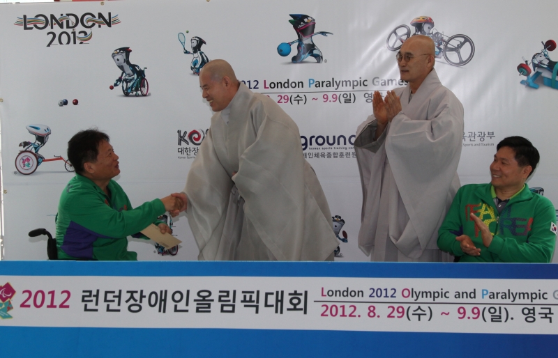 2012.08.16_이천 장애인 체육종합훈련원 대표단 격려 (2)